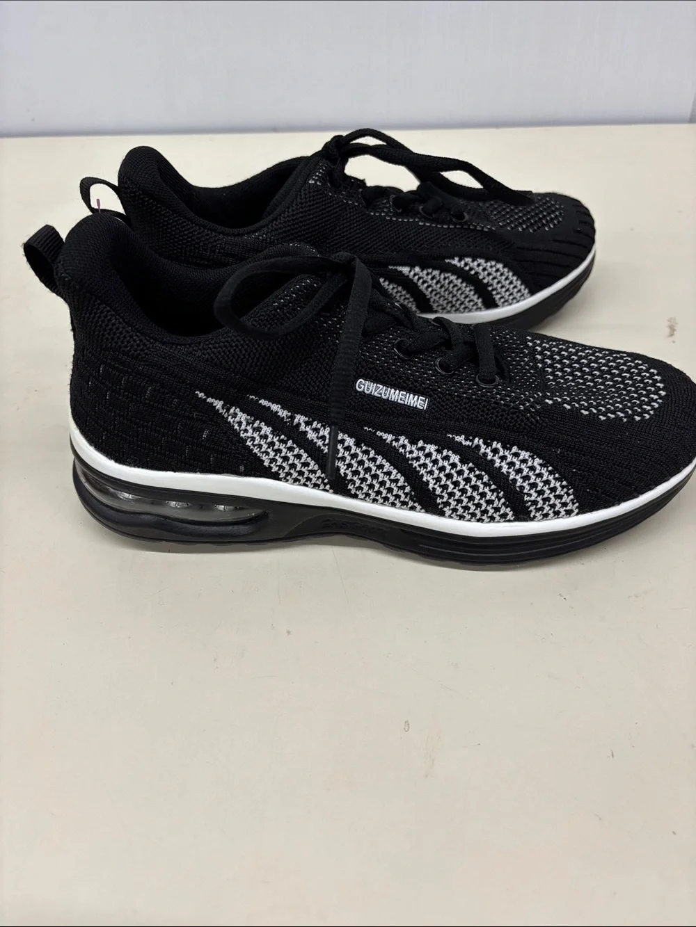Guzumeimei Women’s Black & White Knit Athletic Sneakers with Cushioned Sole